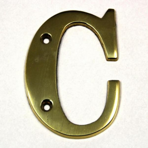 4955Messing_letter_8_cm_C