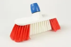 Luiwagen_polyamidde_wit_met_rode_baard